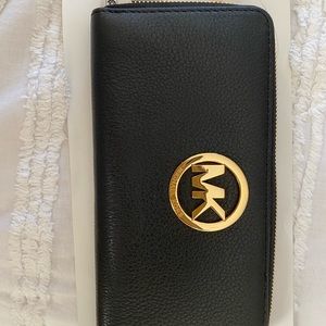 NWT Michael Kors Fulton continental leather wallet